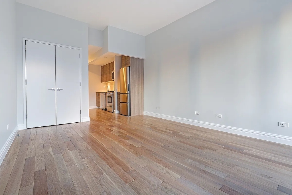 West 48th street - Photo 5