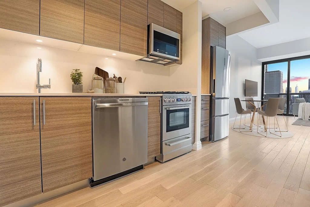 West 48th street - Photo 2