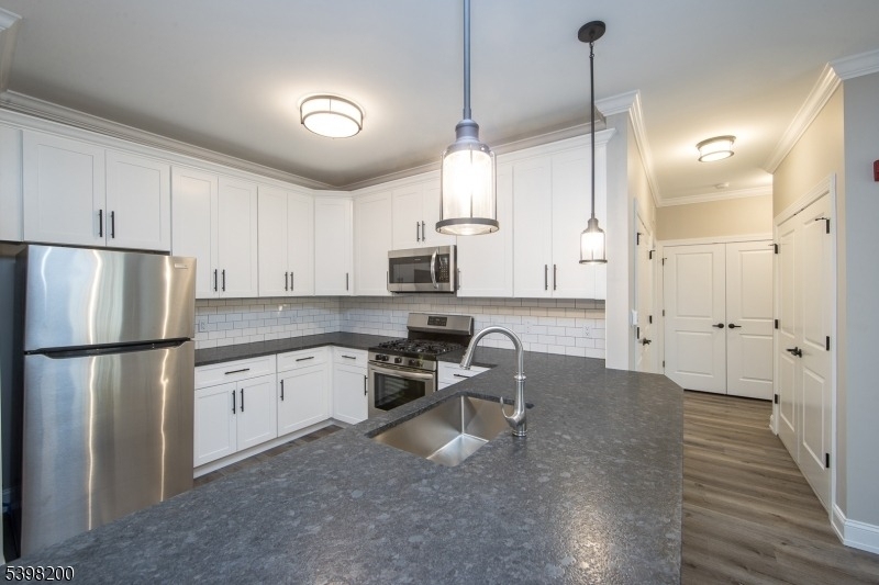 2435 Lamington Rd - Photo 5