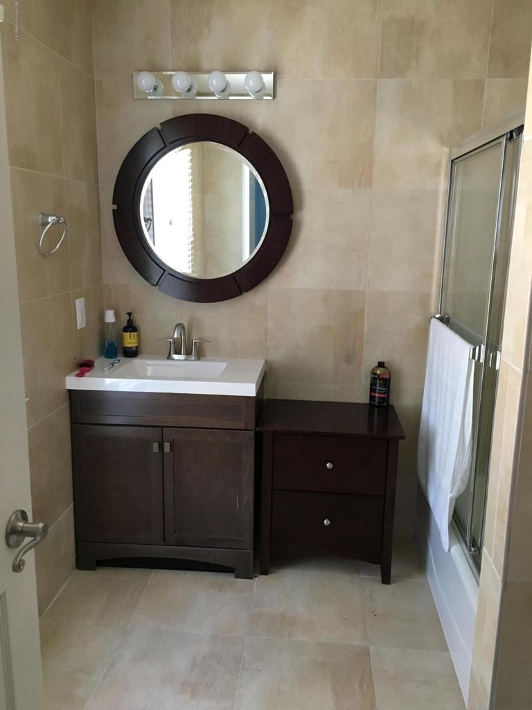 110 Poplar Avenue - Photo 3