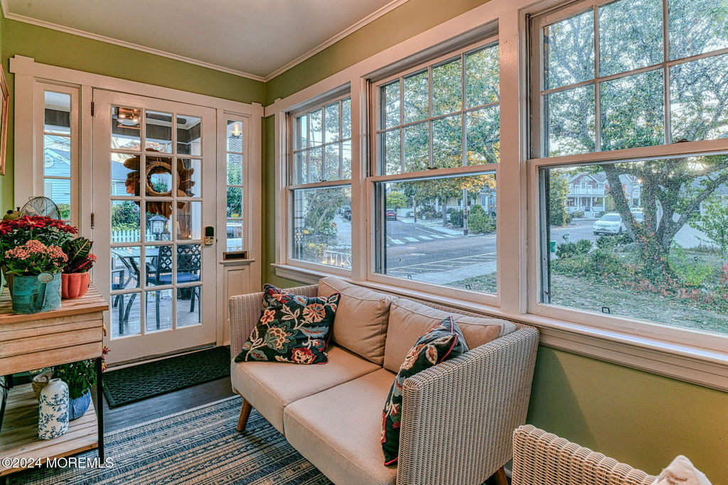 77 Asbury Avenue - Photo 3