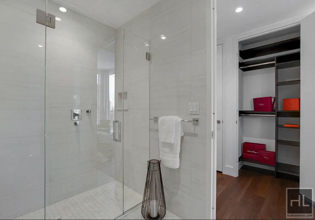 East 44th Street - Photo 3