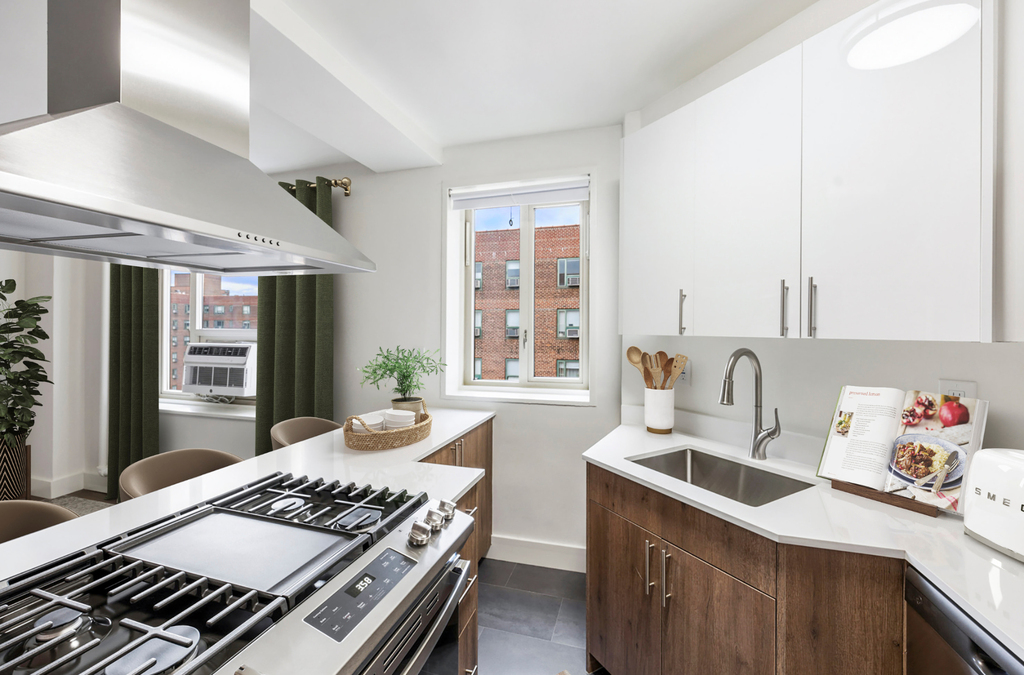 1st Avenue - Photo 10