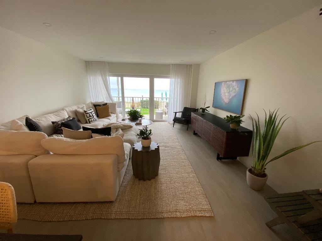 1021 Hillsboro Mile - Photo 3