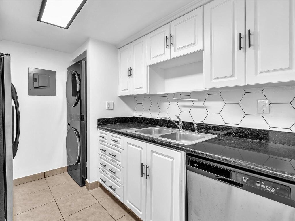 220 Lakeview Drive - Photo 5