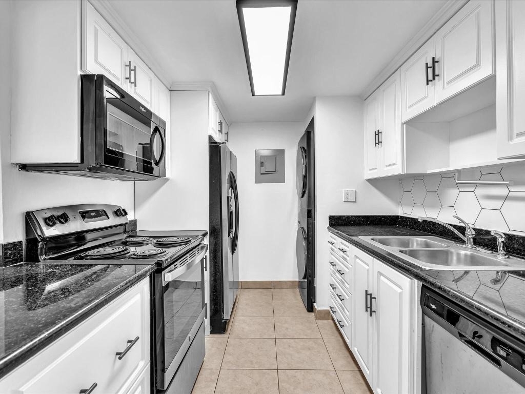220 Lakeview Drive - Photo 4