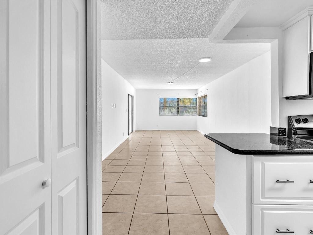 220 Lakeview Drive - Photo 2