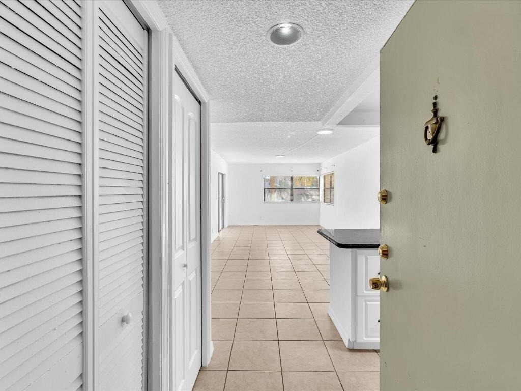 220 Lakeview Drive - Photo 1