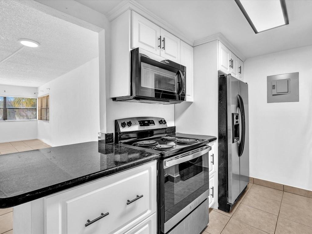 220 Lakeview Drive - Photo 6