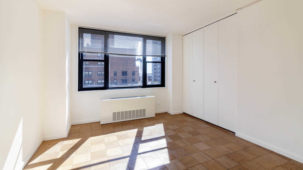 245 E. 40th St. - Photo 15