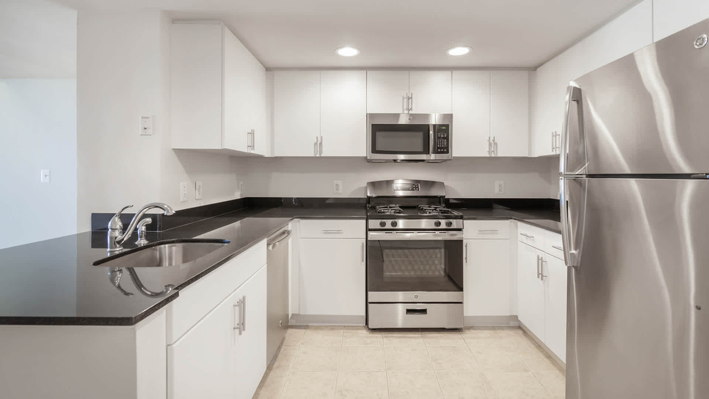 1401 S. Joyce Street - Photo 6