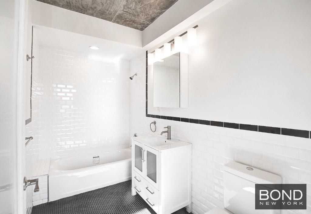 12-02 Astoria Boulevard - Photo 3