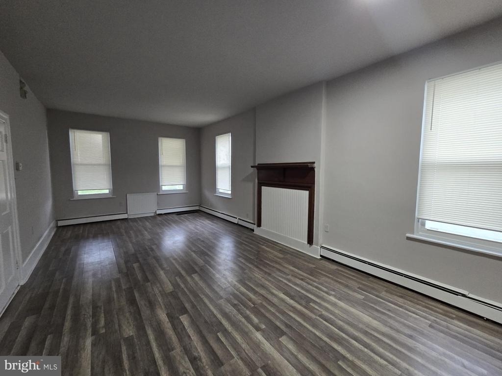 5526 N Mascher Street - Photo 2
