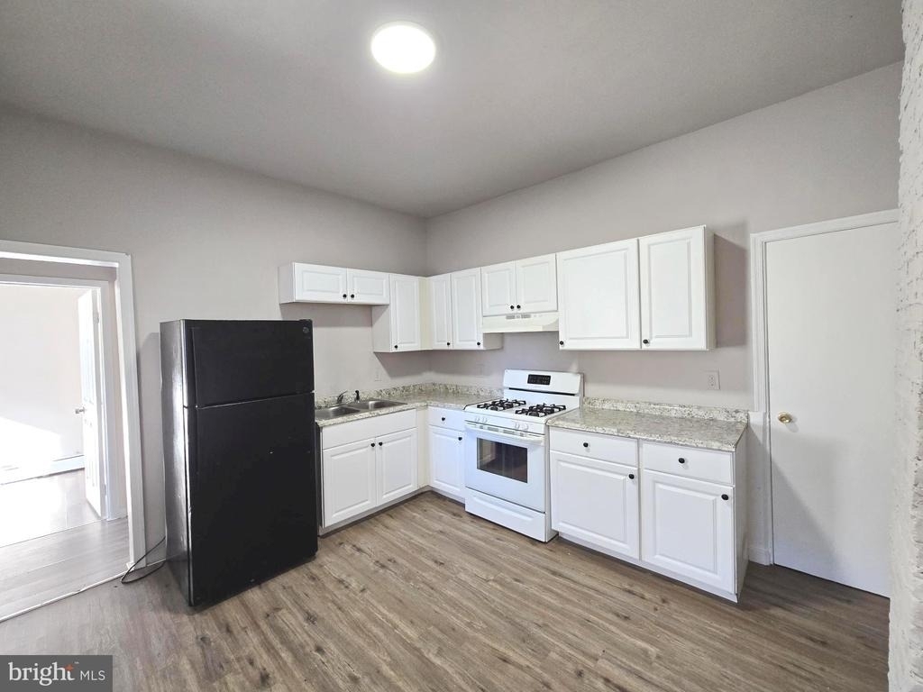 5526 N Mascher Street - Photo 14