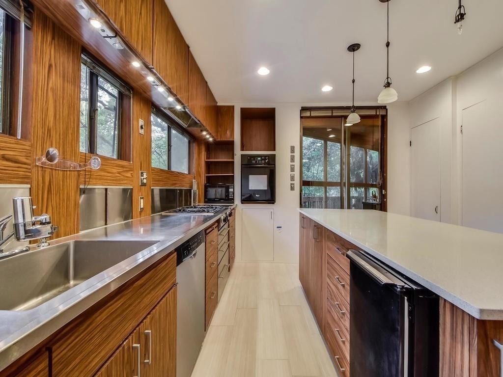 800 Leonard St - Photo 8