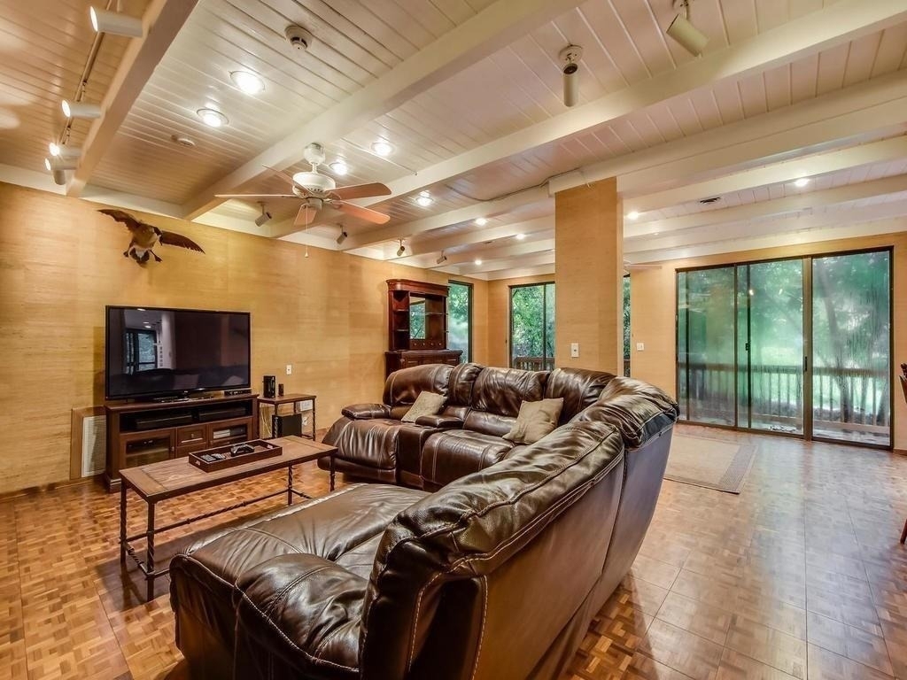 800 Leonard St - Photo 3