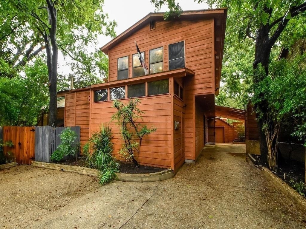 800 Leonard St - Photo 2