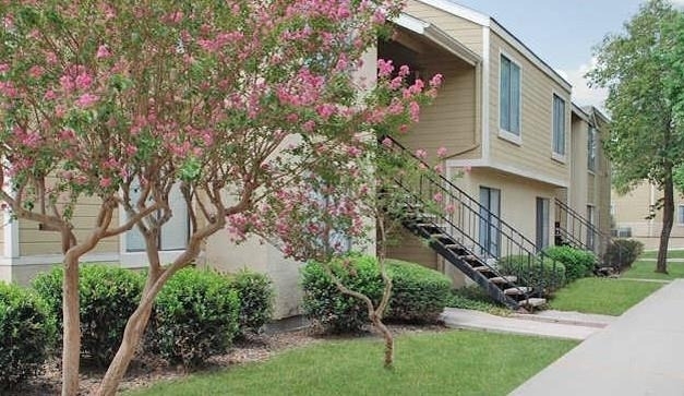 5470 W Military Drive - Photo 8