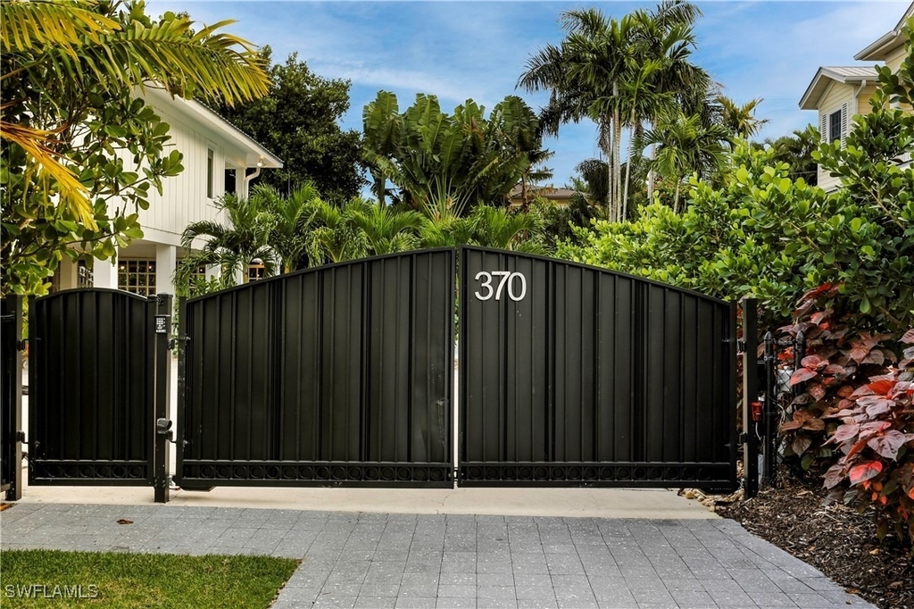370 6th Avenue S - Photo 4
