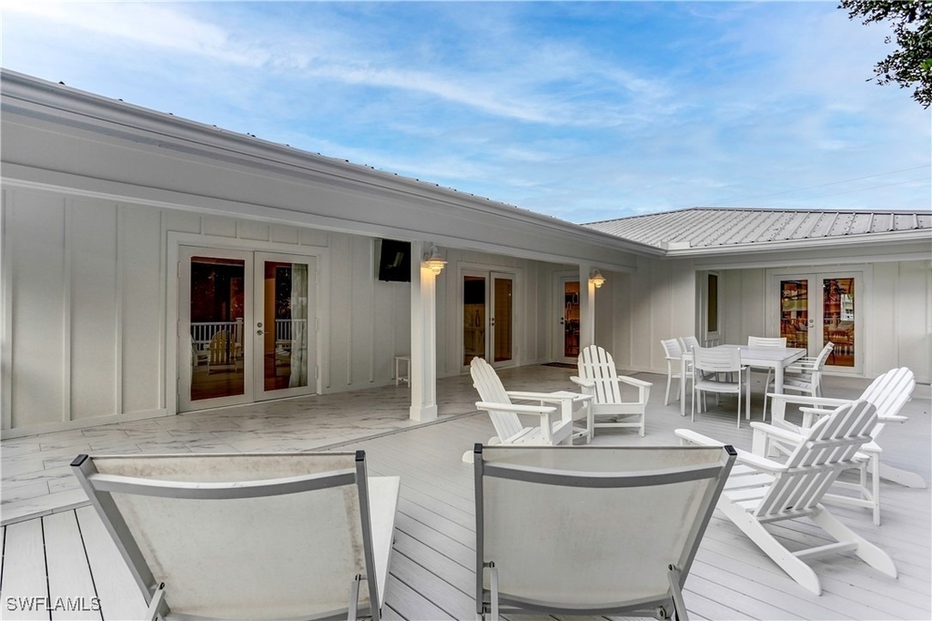 370 6th Avenue S - Photo 3