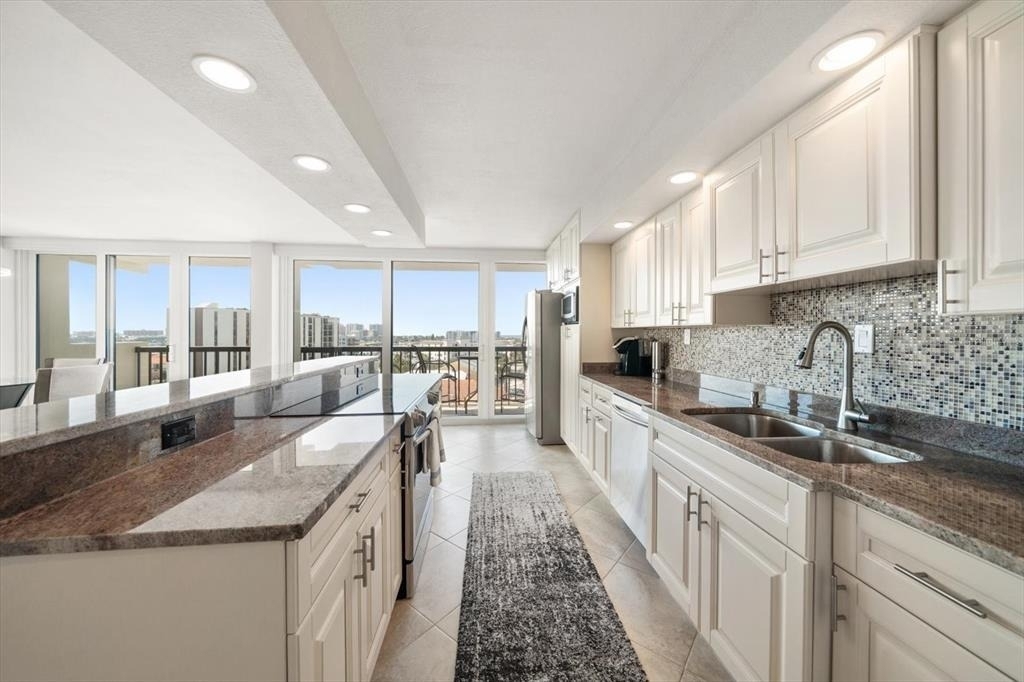 400 Island Way - Photo 3