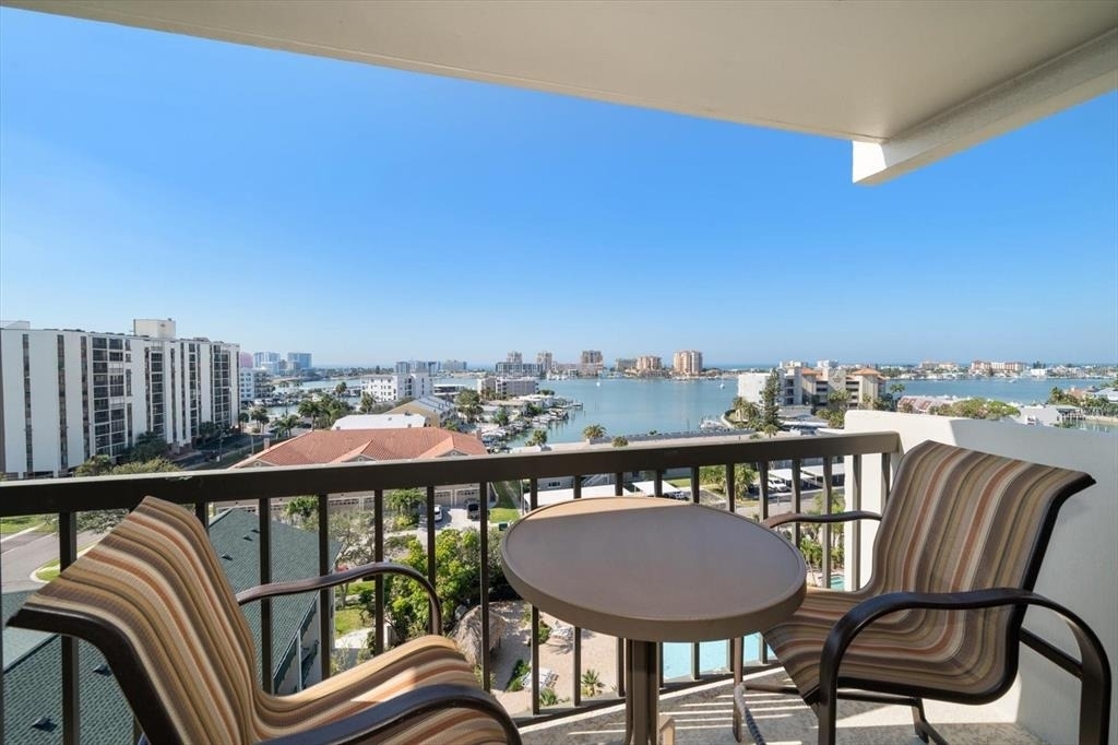 400 Island Way - Photo 0