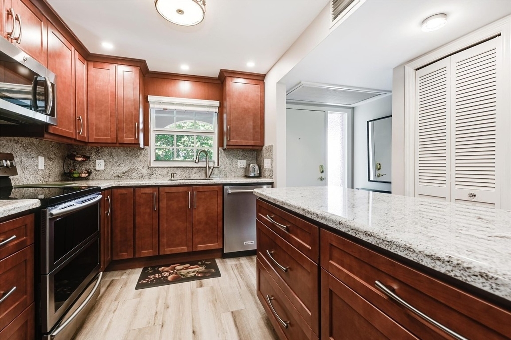 773 Jeffery Street - Photo 5