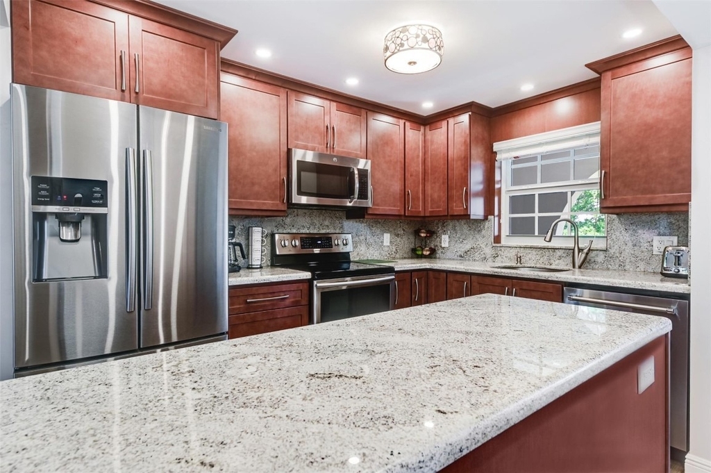 773 Jeffery Street - Photo 4