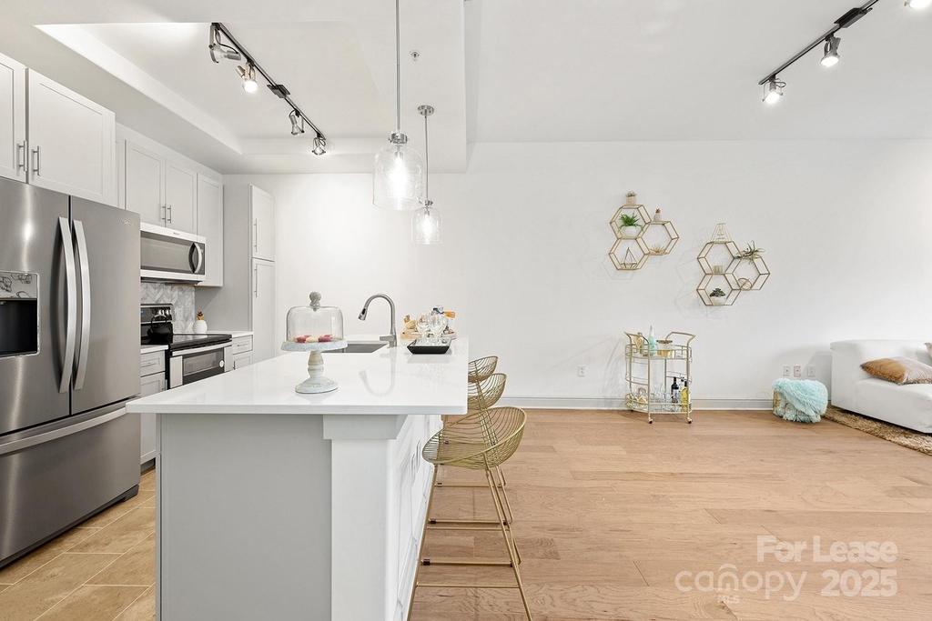 125 W Tremont Avenue - Photo 35