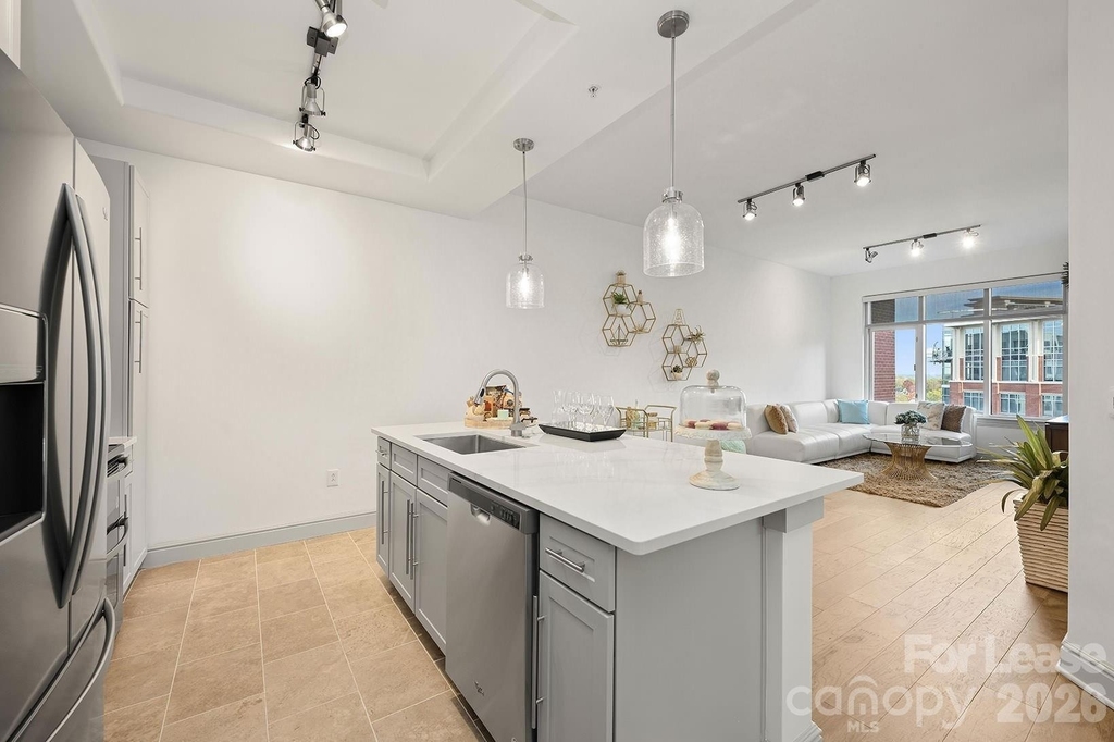 125 W Tremont Avenue - Photo 29