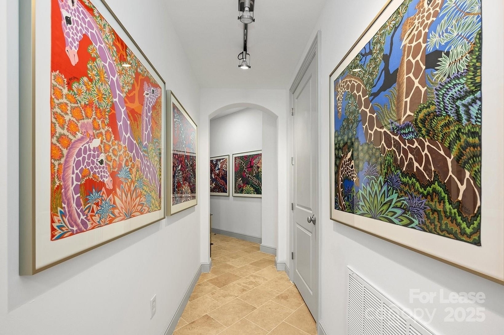 125 W Tremont Avenue - Photo 30