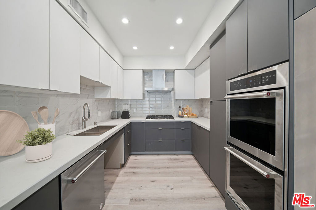 1051 S Corning Street - Photo 4