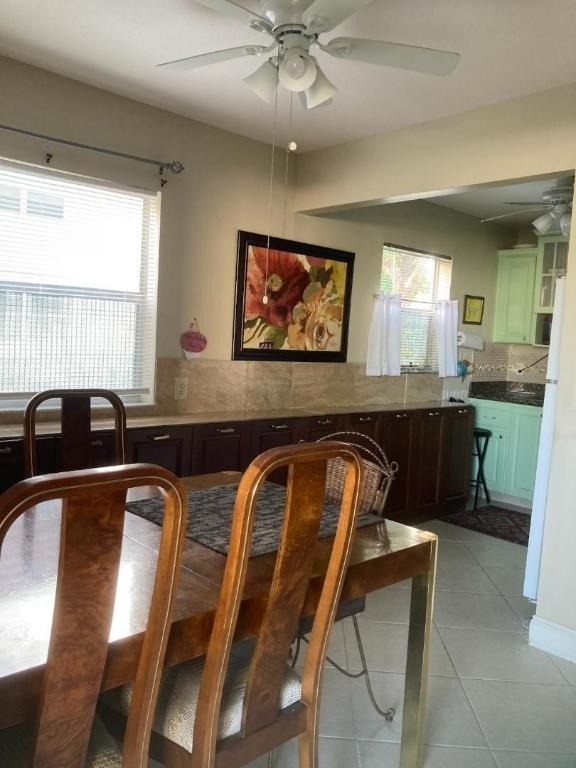 445 Saxony Way - Photo 3