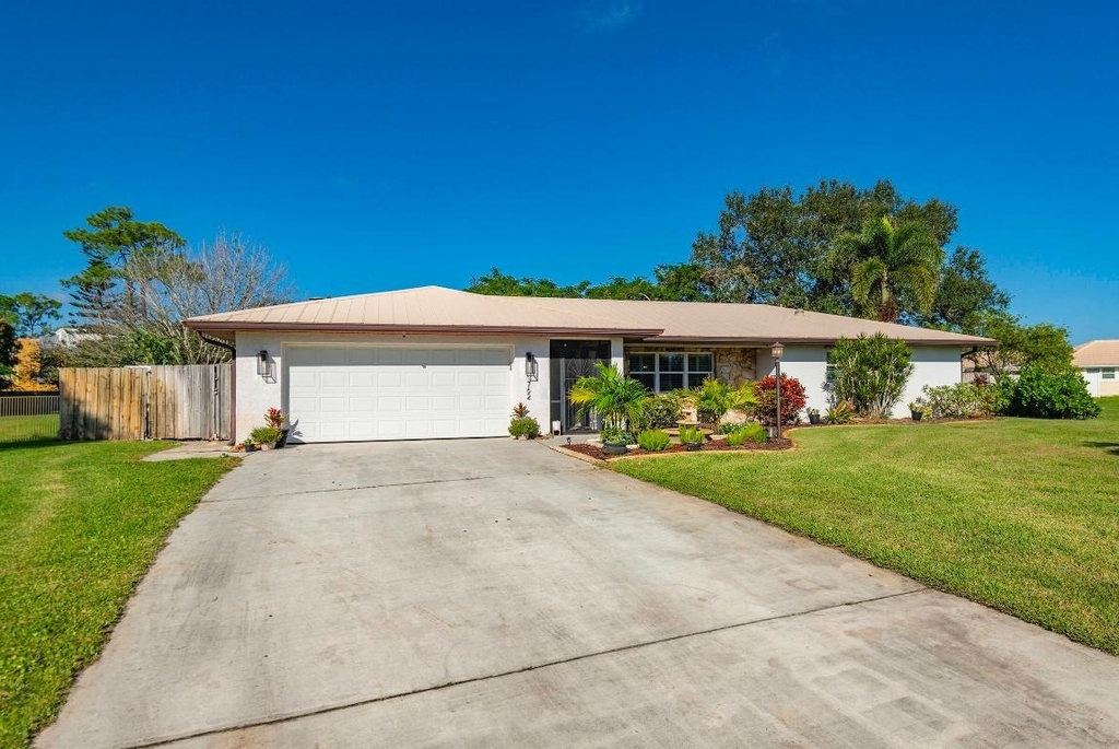 762 Se River Lane - Photo 1