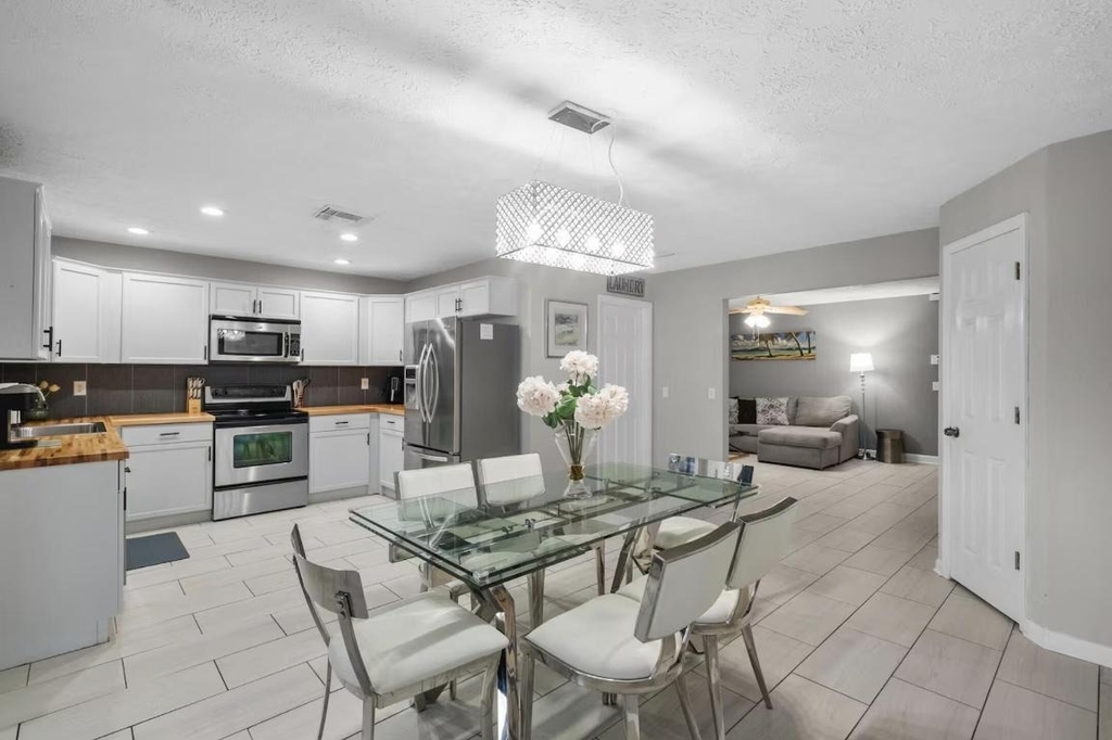 730 Se White Avenue - Photo 9
