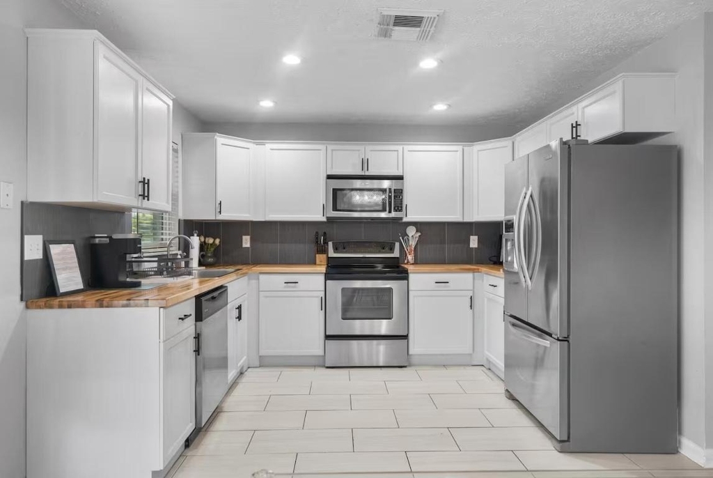 730 Se White Avenue - Photo 8