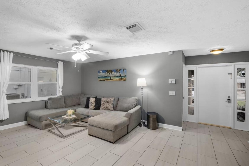 730 Se White Avenue - Photo 3