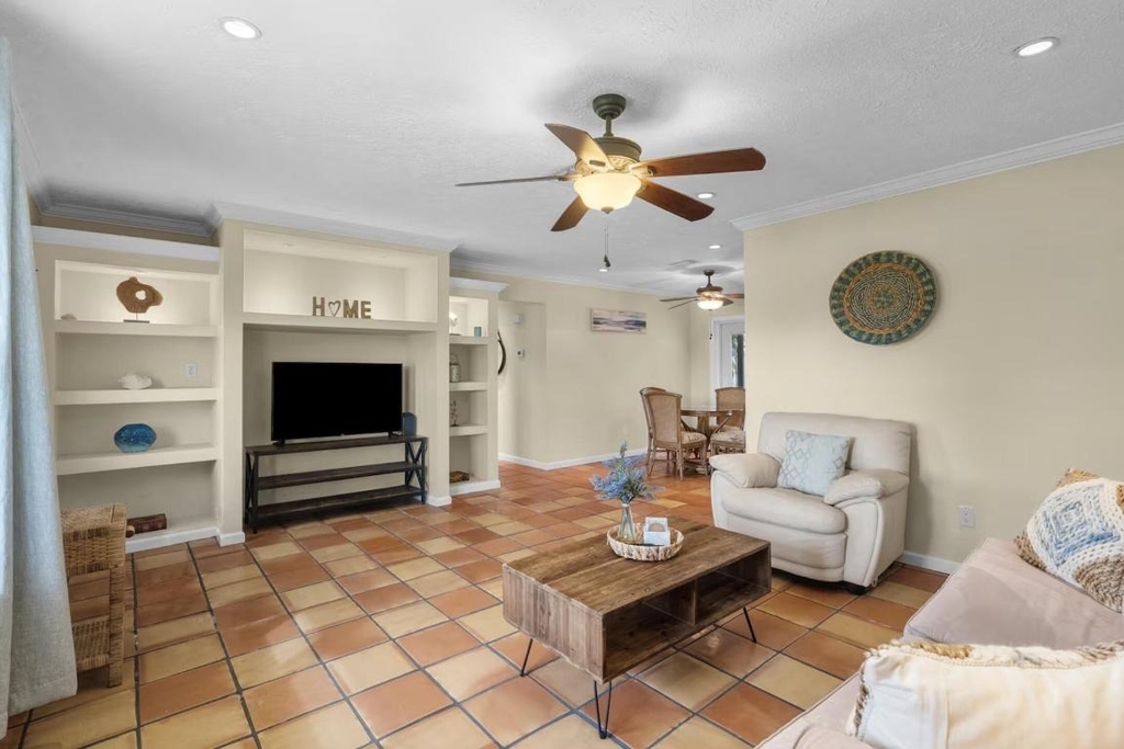 991 Se Walters Terrace - Photo 3