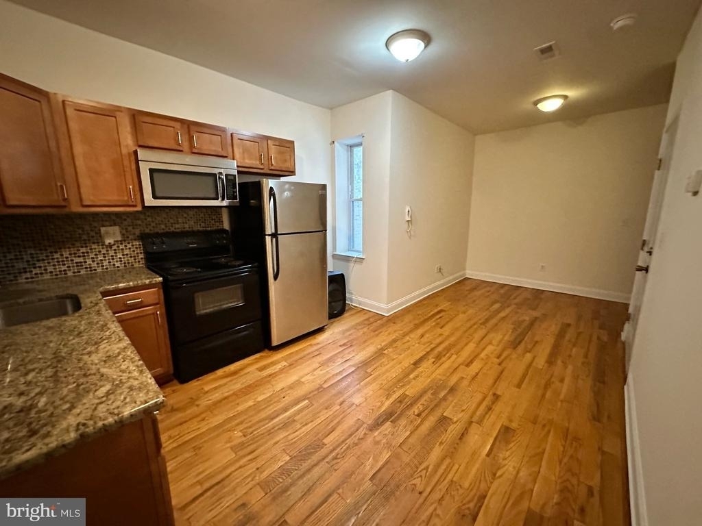 2258 N Park Avenue - Photo 2