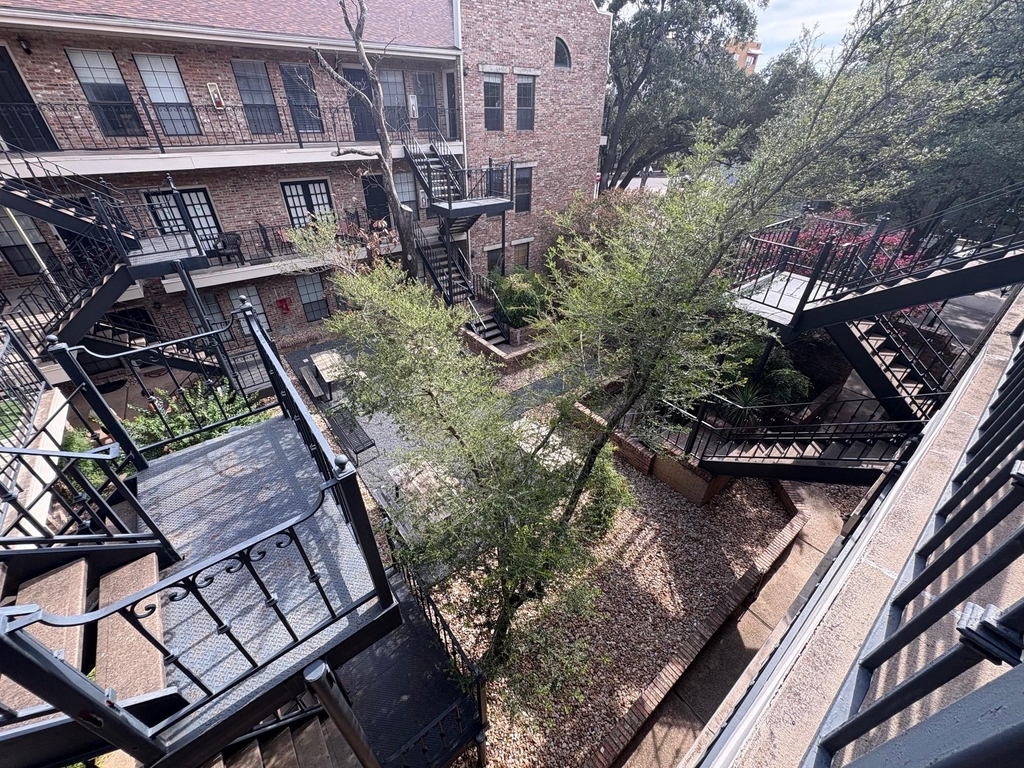 2801 Rio Grande St - Photo 2