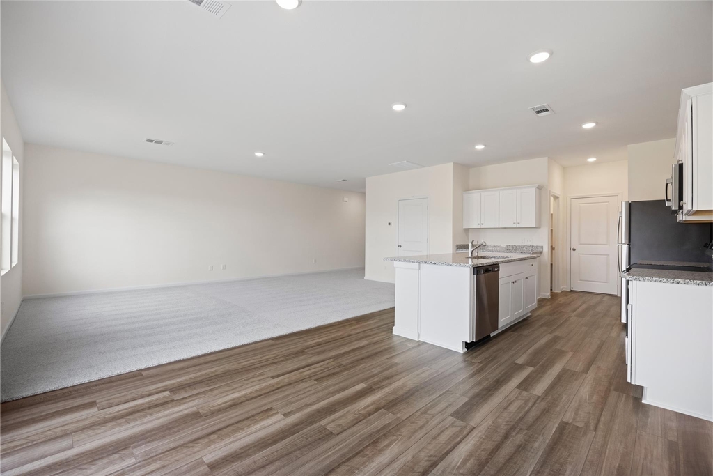 8807 Vacek Crossing Way - Photo 30