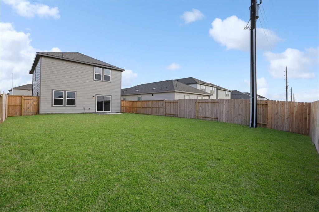 8807 Vacek Crossing Way - Photo 32