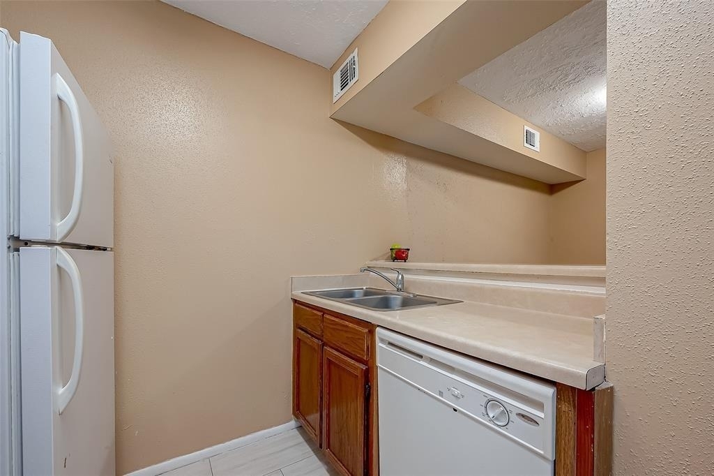 10555 Turtlewood Court - Photo 14
