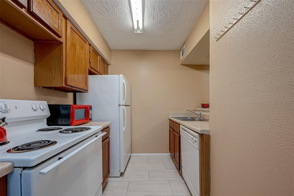 10555 Turtlewood Court - Photo 16