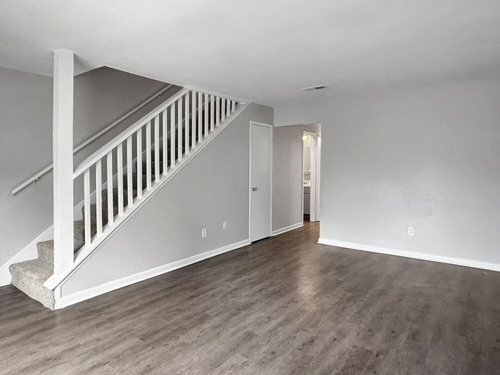 874 Yorkchester Dr - Photo 9