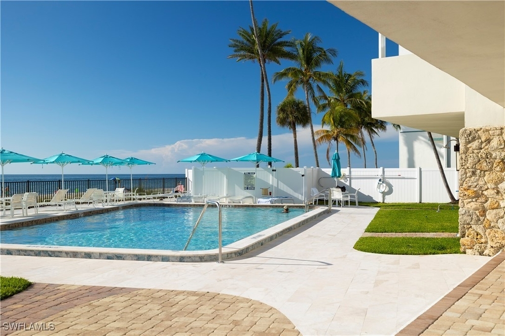 1977 Gulf Shore Boulevard N - Photo 4