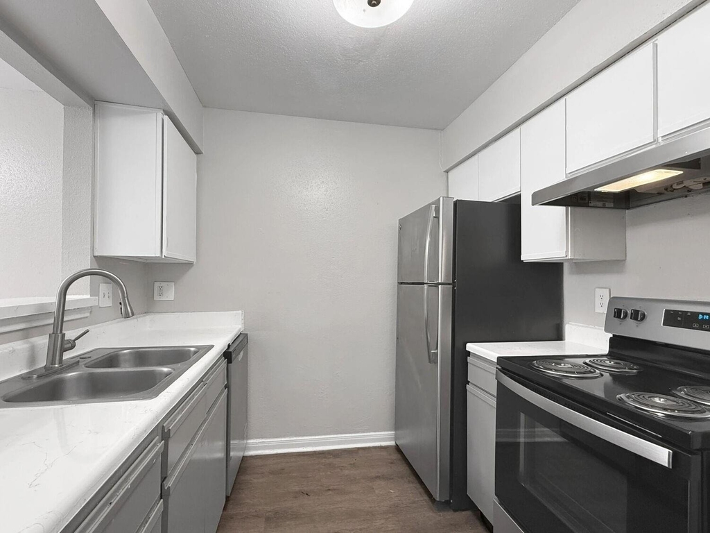 874 Yorkchester Dr - Photo 3