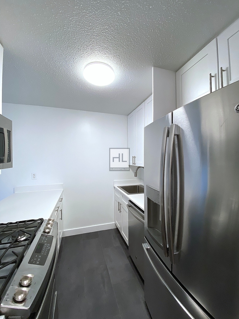 Second Avenue - Photo 1