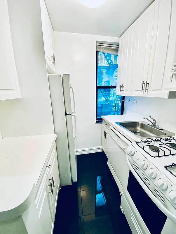 235 east 46th stret - Photo 1