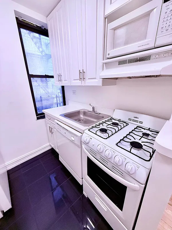 235 east 46th stret - Photo 5
